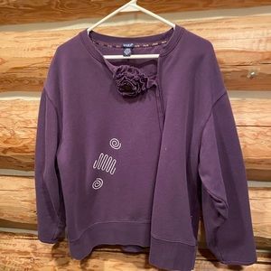 Asymmetrical sweatshirt with purple flower